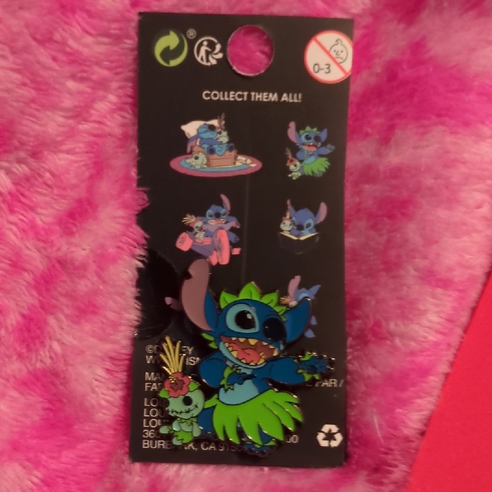 Disney Lilo & Stitch Stitch Lounge Fly Enamel Pin